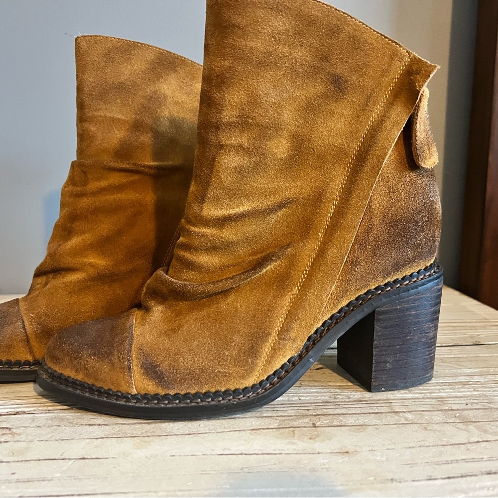 Sbicca Suede Tan/Warm Brown Ankle Booties with Block Heel